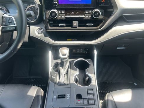 Used 2026 Toyota Highlander XLE w/ Protection Package #3 (TMS) AWD/4WD image 15