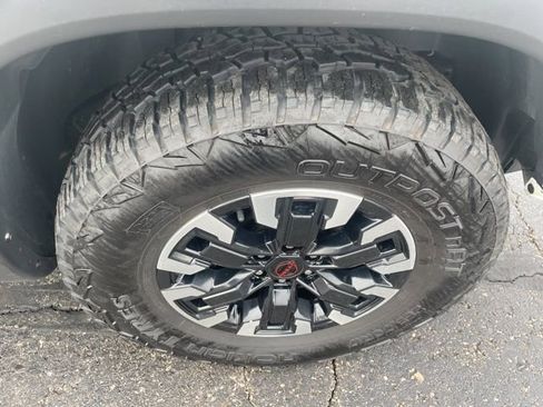 Used 2022 Nissan Frontier PRO-4X image 18