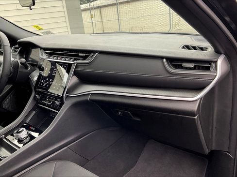 Used 2025 Jeep Grand Cherokee Laredo X w/ Luxury Tech Group I image 16