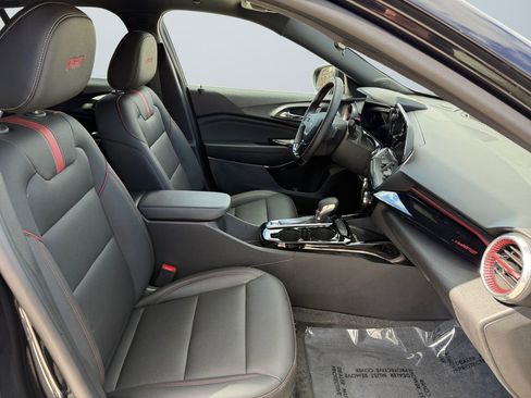 Certified 2025 Chevrolet Trax RS w/ Sunroof Package FWD image 15