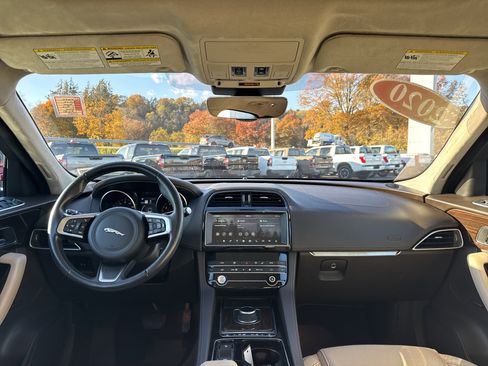 Used 2020 Jaguar F-PACE Prestige image 13