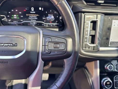 Used 2022 GMC Yukon XL Denali image 25