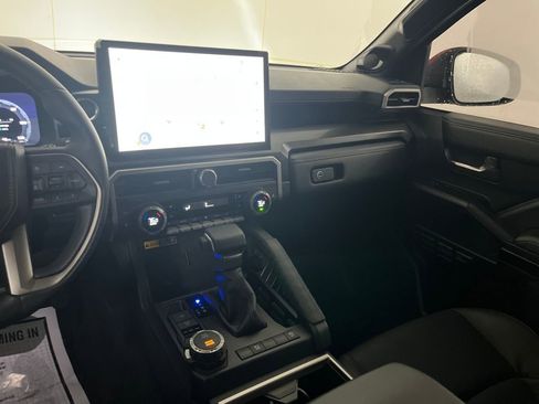 Used 2025 Toyota 4Runner Limited image 33