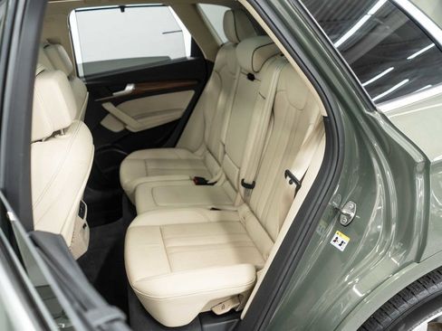 Used 2023 Audi Q5 e Premium Plus w/ Premium Plus Package AWD/4WD image 16