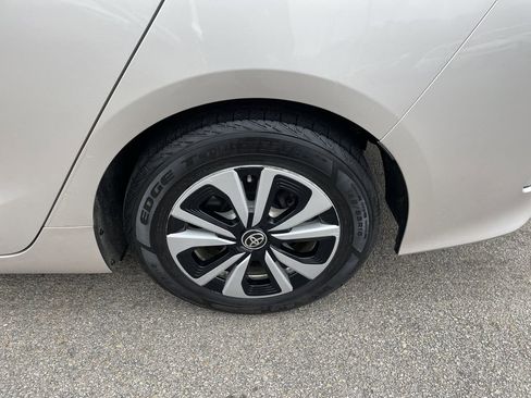 Used 2017 Toyota Prius Prime Premium image 10