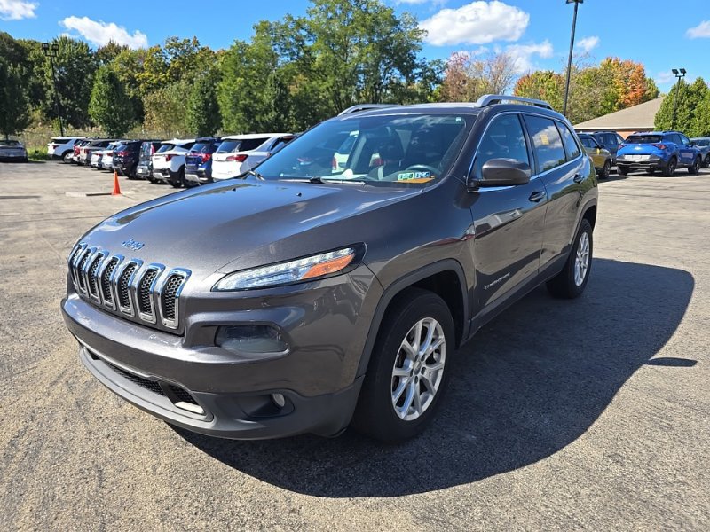 Used 2014 Jeep Cherokee Latitude w/ Cold Weather Group AWD/4WD image 3