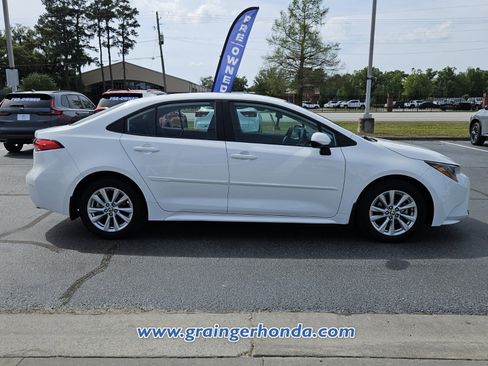 Used 2024 Toyota Corolla LE w/ LE Convenience Package FWD image 6