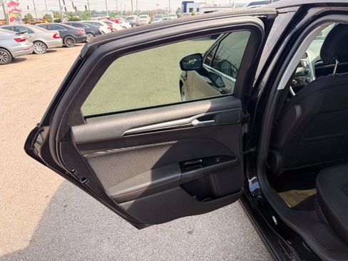 Used 2015 Ford Fusion SE w/ Equipment Group 201A FWD image 20