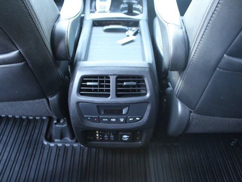 Used 2018 Honda Pilot Touring image 31