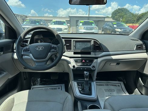 Used 2017 Hyundai Elantra SE FWD image 9