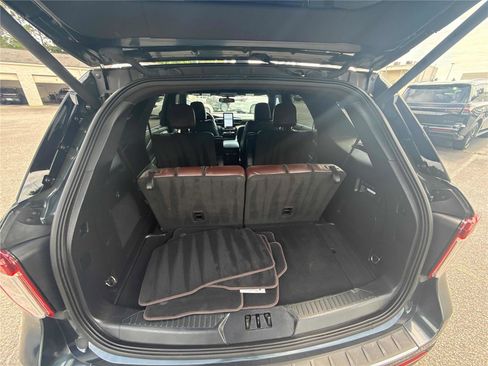 Used 2022 Ford Explorer Platinum w/ Technology Package AWD/4WD image 31