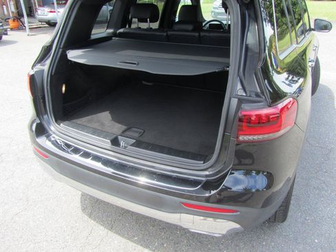 Used 2020 Mercedes-Benz GLB 250 4MATIC w/ Premium Package image 21