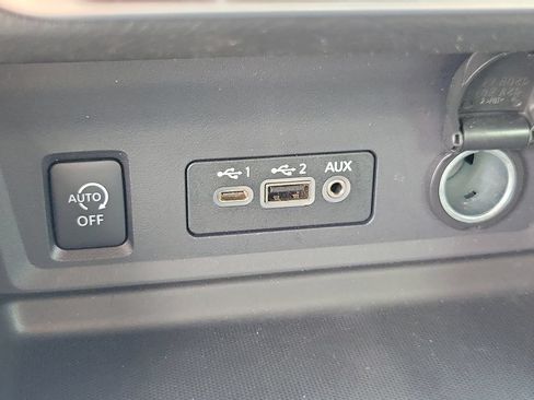 Used 2024 Nissan Sentra SV FWD image 34