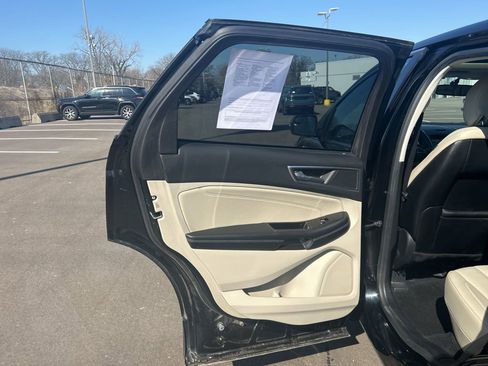 Used 2018 Ford Edge Titanium w/ Equipment Group 301A image 16
