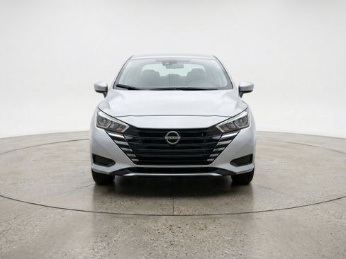 Used 2025 Nissan Versa SV image 2