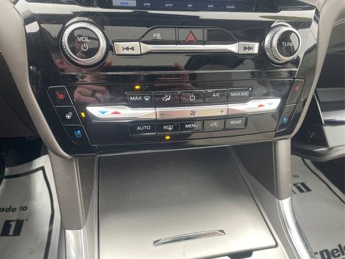 Used 2023 Ford Explorer Platinum w/ Technology Package image 35