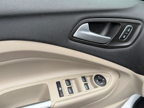 Used 2019 Ford Escape SE FWD image 28