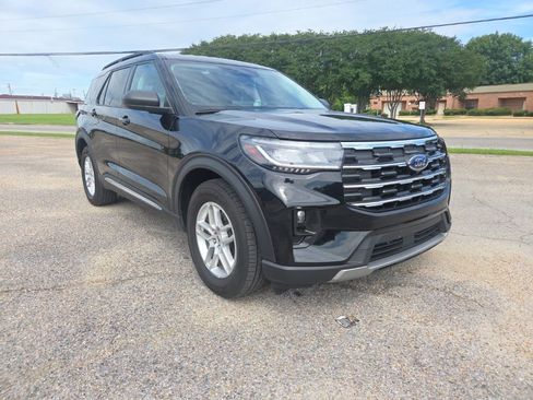 Used 2025 Ford Explorer Active w/ Active Comfort Package RWD image 1
