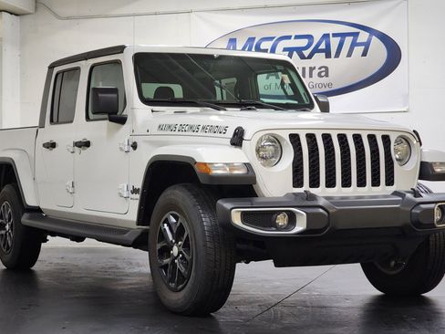 Used 2023 Jeep Gladiator Sport image 2