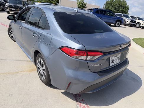 Used 2022 Toyota Corolla LE image 4