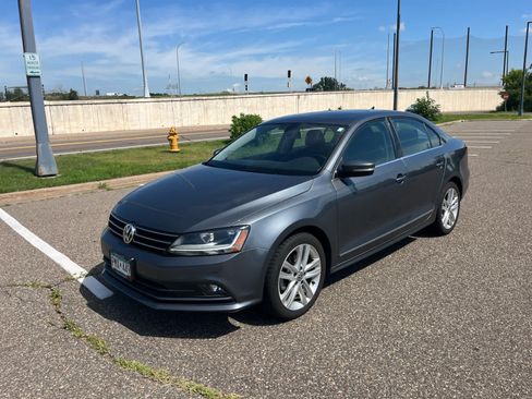 Used 2017 Volkswagen Jetta SEL FWD image 5