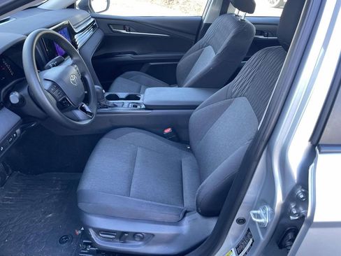 Used 2025 Toyota Camry LE image 29