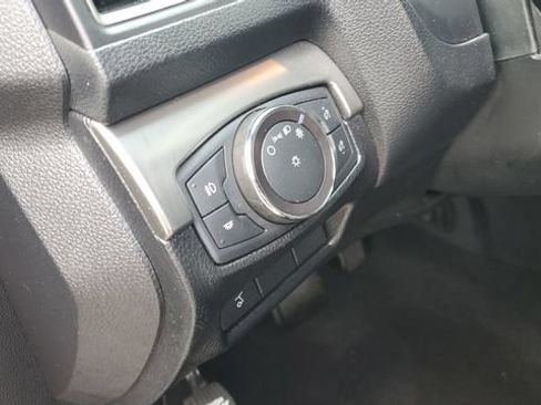 Used 2019 Ford Explorer XLT w/ Equipment Group 202A AWD/4WD image 9