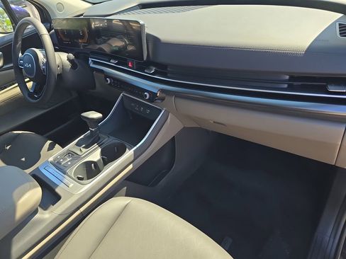 New 2026 Kia Carnival FWD image 11