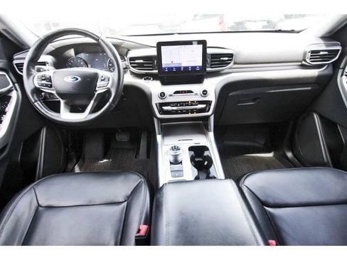 Used 2022 Ford Explorer XLT w/ Equipment Group 202A RWD image 8