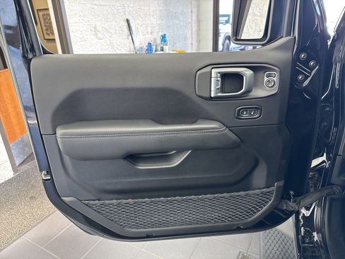 Used 2022 Jeep Wrangler Unlimited Sahara w/ Cold Weather Group image 33