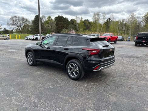 New 2026 Chevrolet Trax LT w/ LT Convenience Package FWD image 6