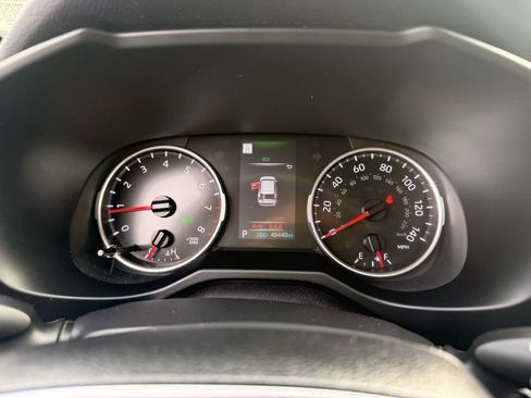 Used 2022 Toyota RAV4 XLE Premium image 19