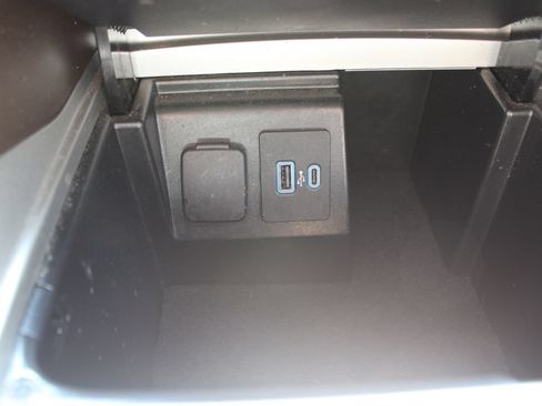 Used 2022 Ford Explorer King Ranch w/ Premium Technology Package RWD image 55