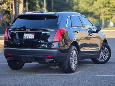 Used 2018 Cadillac XT5 Luxury w/ Driver Awareness Package FWD image 9
