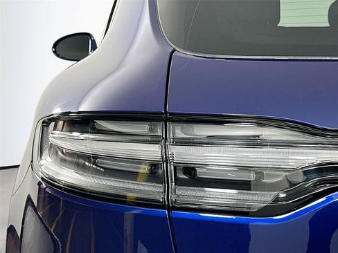 Certified 2026 Porsche Macan AWD/4WD image 16