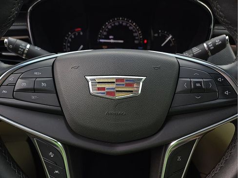 Used 2017 Cadillac XT5 Luxury w/ Driver Awareness Package FWD image 19