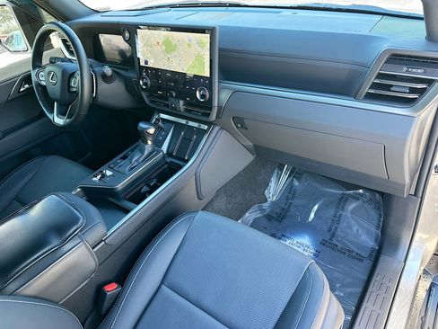 Used 2024 Lexus GX 550 image 34