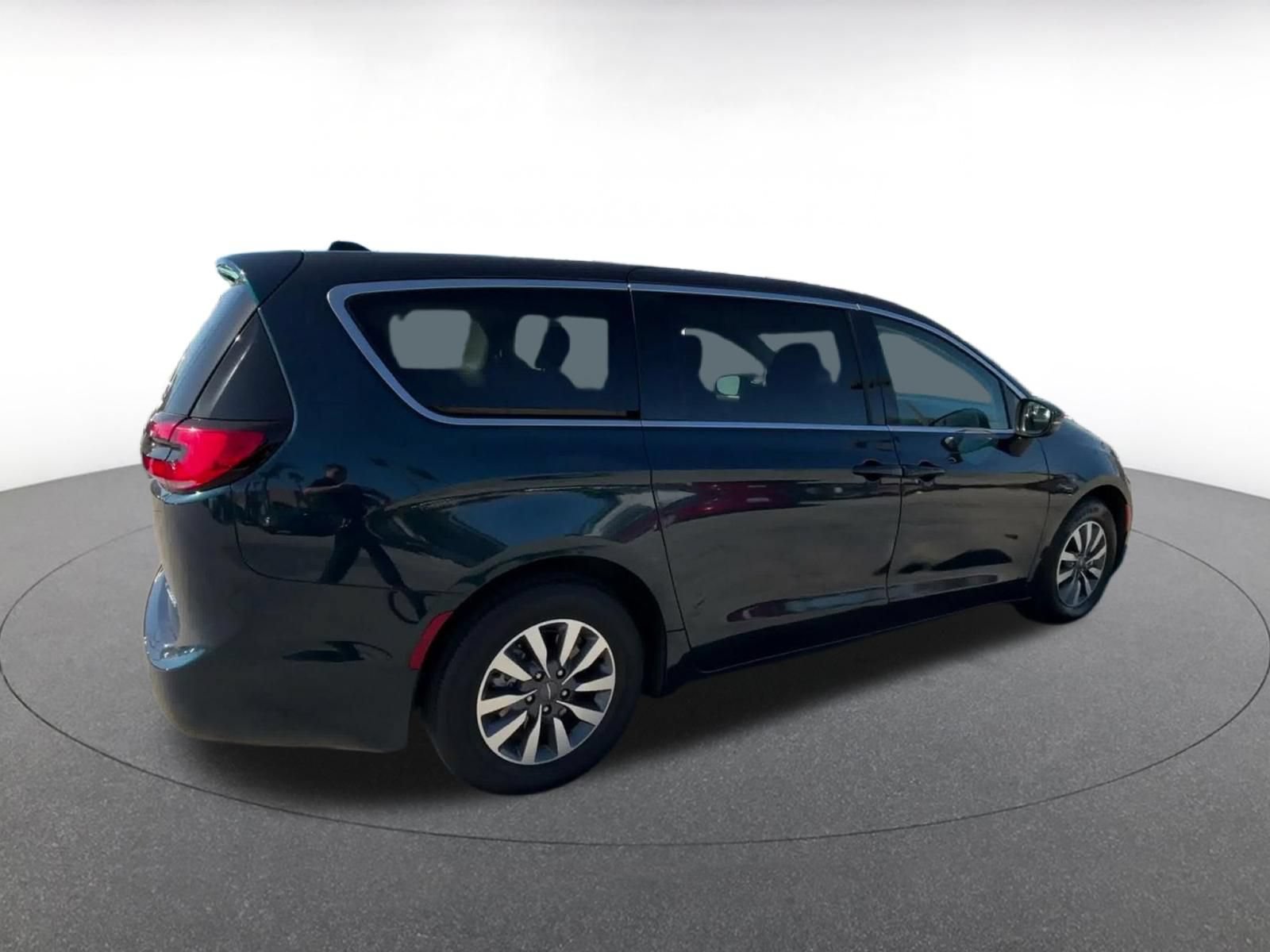 Used 2023 Chrysler Pacifica Touring-L FWD image 14