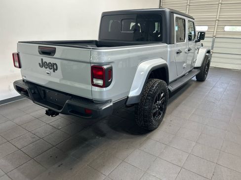 Used 2023 Jeep Gladiator Sport AWD/4WD image 3