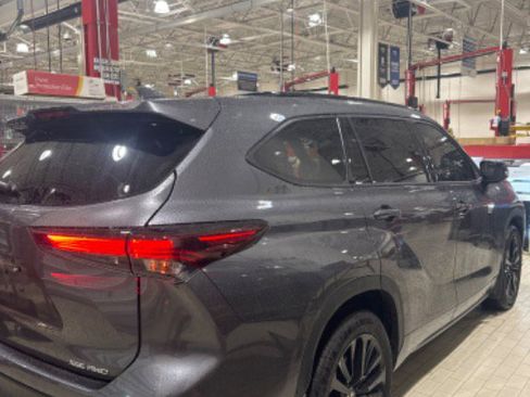 Certified 2025 Toyota Highlander XSE image 42