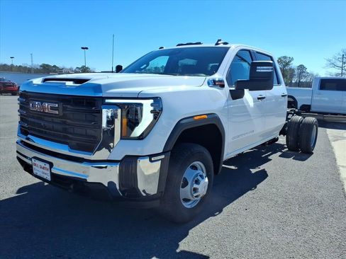 New 2026 GMC Sierra 3500 Pro w/ Convenience Package image 3