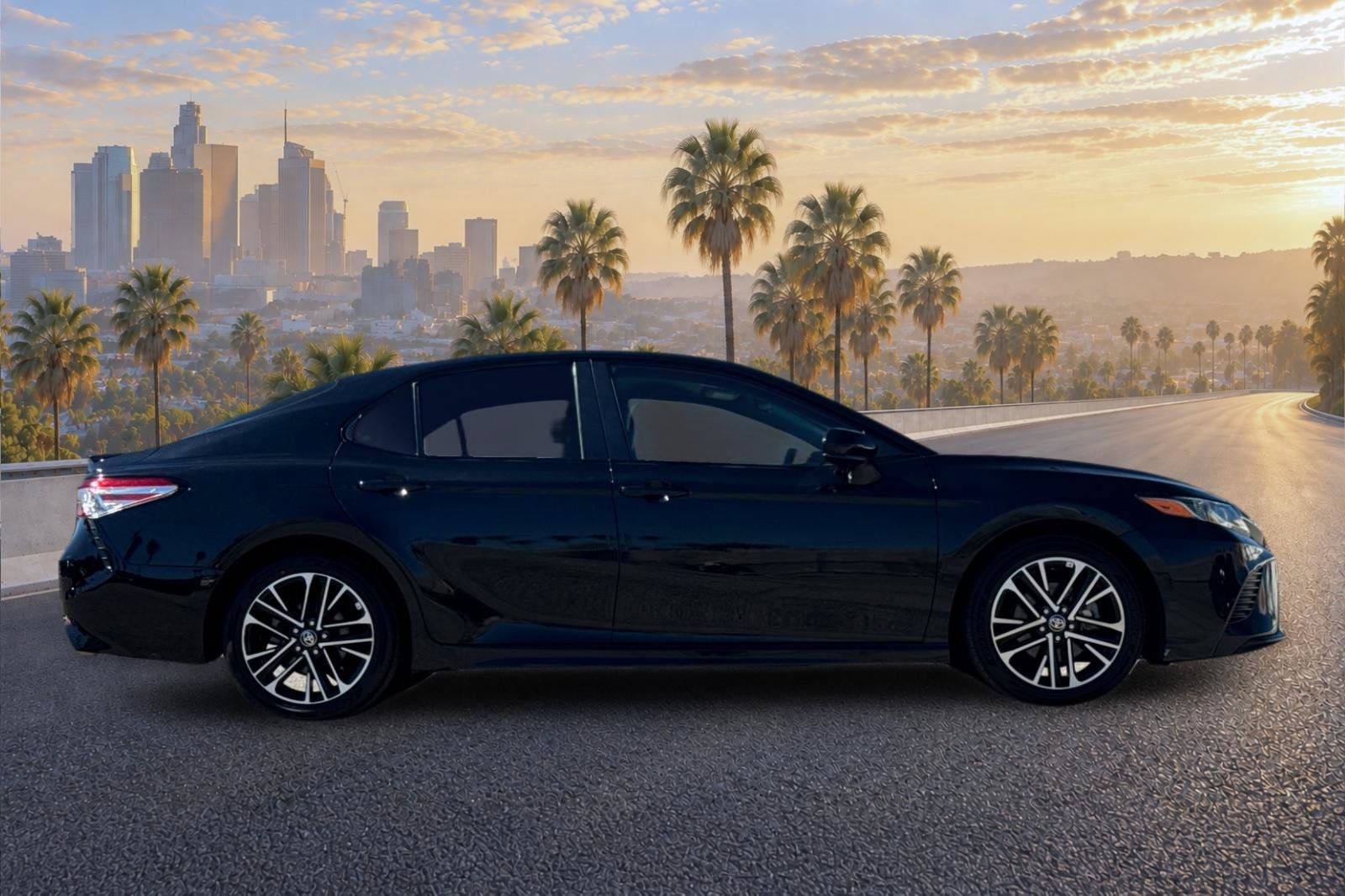 Used 2020 Toyota Camry SE FWD image 3