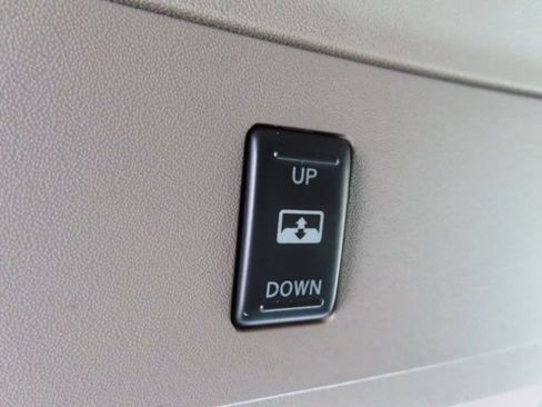 Used 2009 Nissan Titan SE w/ SE Drivers Convenience Pkg image 24