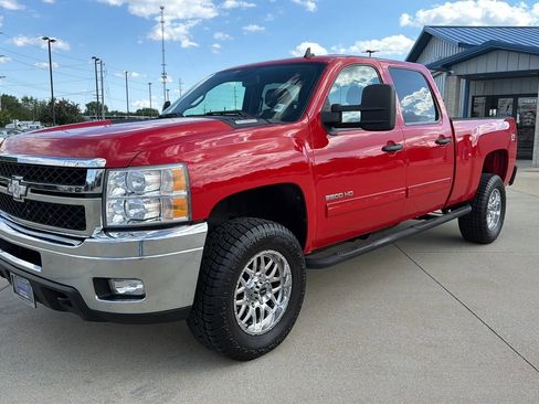 Used 2011 Chevrolet Silverado 2500 LT w/ Interior Plus Package AWD/4WD image 4