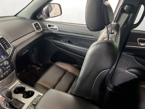 Used 2022 Jeep Grand Cherokee Limited image 23