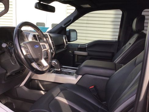 Used 2018 Ford F150 Platinum w/ Equipment Group 701A Luxury image 9