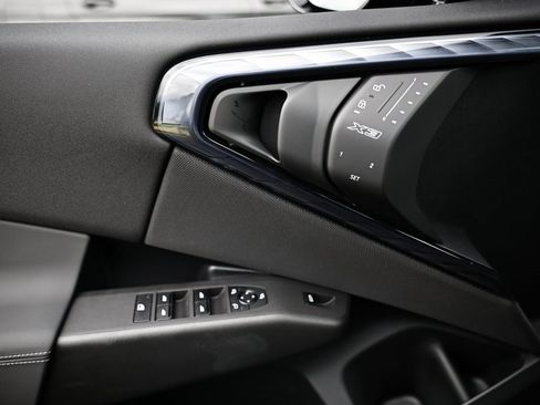 Used 2025 BMW X3 xDrive30i w/ M Sport Package image 15