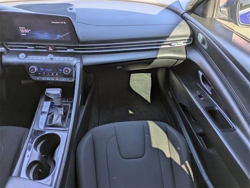 Used 2024 Hyundai Elantra SEL w/ Convenience Package image 15