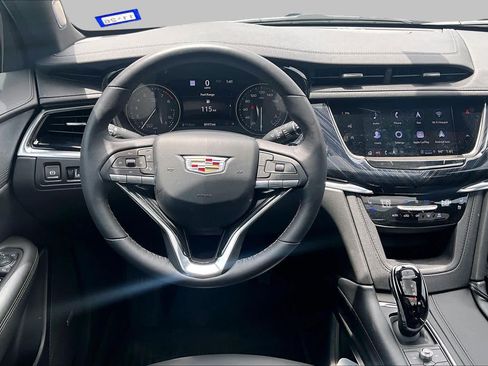 Used 2025 Cadillac XT6 Premium Luxury w/ Technology Package FWD image 17