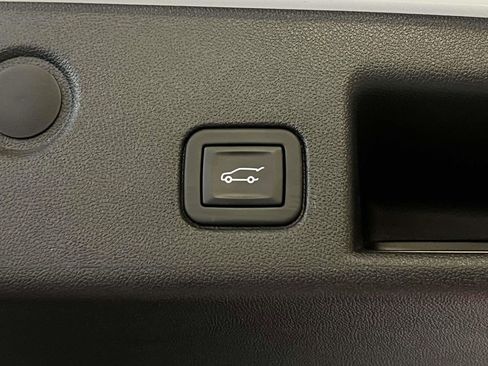 Used 2023 Chevrolet Equinox RS w/ LPO, Floor Liner Package FWD image 10